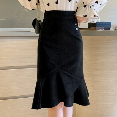 Μοντέρνο γυναικείο φόρεμα με κουμπιά - σχέδιο διακόσμησης σε μπεζ και μαύρο χρώμα