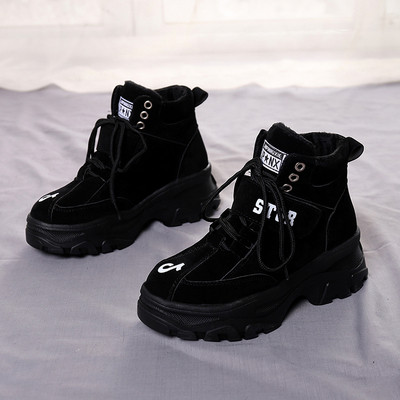 Μοντέρνες γυναικείες μπότες με δεσμούς σε δύο μοντέλα σε μπεζ και μαύρο χρώμα