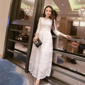 Hosszú fehér csipkeruha