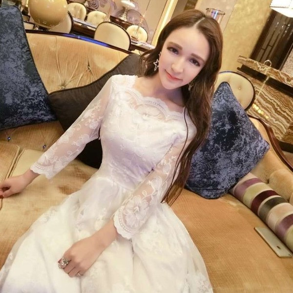 Hosszú fehér csipkeruha