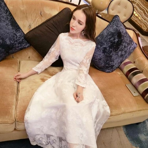 Hosszú fehér csipkeruha