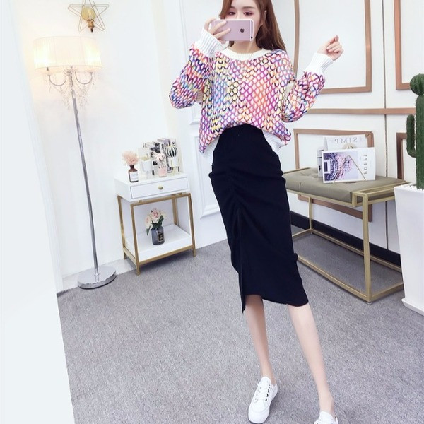 Női rövid pulóver ovális nyakkivágással, két színben