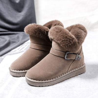 Modern női csizma puha béléssel és csattal szürke, barna és fekete színben