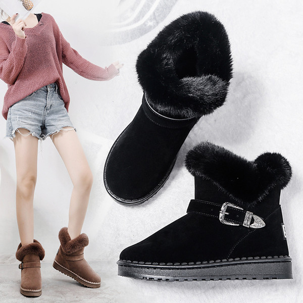 Modern női csizma puha béléssel és csattal szürke, barna és fekete színben