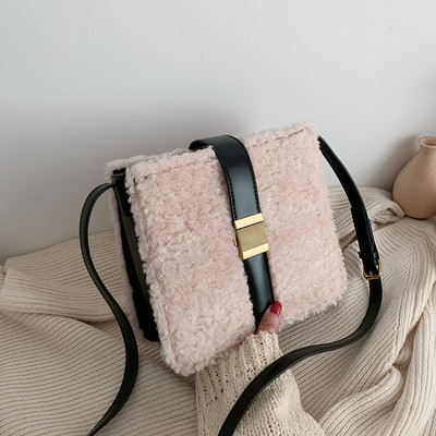 Modern női táska pehellyel és hosszú füllel több színben