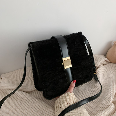 Modern női táska pehellyel és hosszú füllel több színben