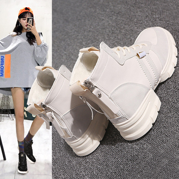 Μοντέρνα γυναικεία αθλητικά παπούτσια με κορδόνια σε μαύρο και μπεζ χρώμα