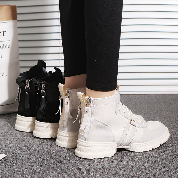 Μοντέρνα γυναικεία αθλητικά παπούτσια με κορδόνια σε μαύρο και μπεζ χρώμα