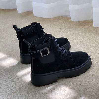 Ghete de dama moderne cu talpa aspra - doua modele