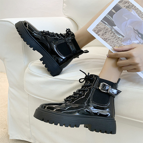 Ghete de dama moderne cu talpa aspra - doua modele