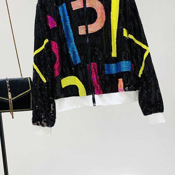 Új modell modern női pulóver flitterekkel fekete színben