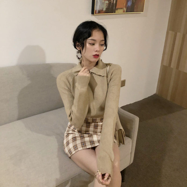 Γυναικείο πουλόβερ με κολάρο  σε άσπρο, μπεζ και μπλε χρώμα