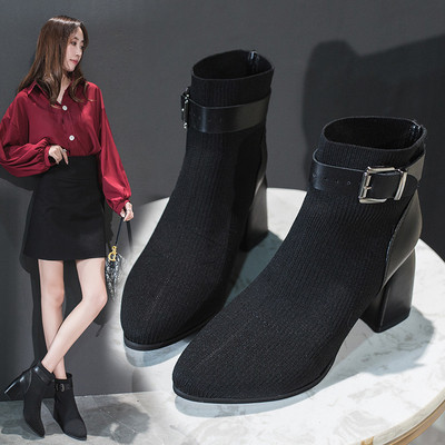 Κομψές γυναικείες μπότες με παχύ τακούνι σε μαύρο χρώμα