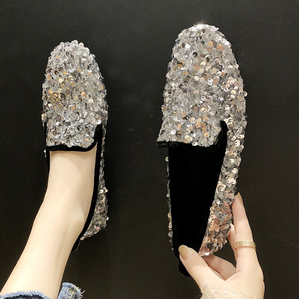 Κομψά γυναικεία παπούτσια με πούλιες σε τρία χρώματα