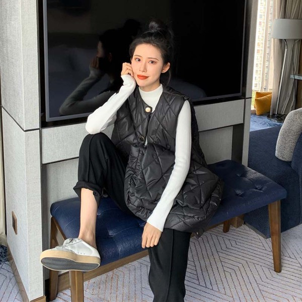 Λεπτό γναικείο  γιλέκο με κουμπιά σε μαύρο και καφέ χρώμα