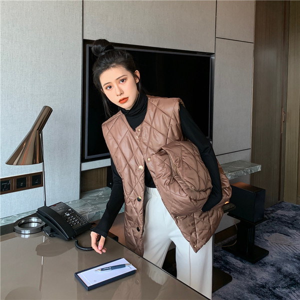 Λεπτό γναικείο  γιλέκο με κουμπιά σε μαύρο και καφέ χρώμα