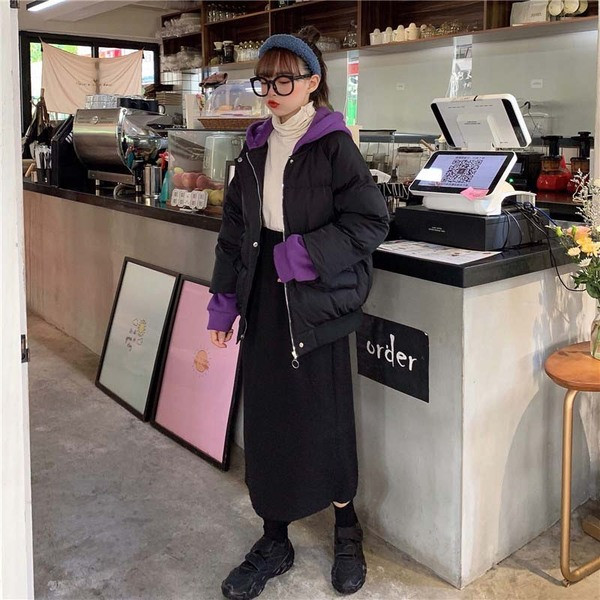 Rövid téli kabát fekete és sárga zsebekkel