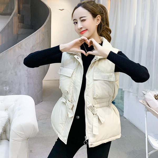 Νέο μοντέλο γυναικείο γιλέκο με τσέπες σε μπεζ και μαύρο χρώμα