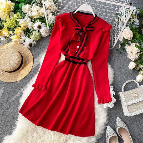 Modern női ruha szalaggal több színben