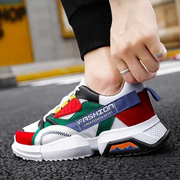Μοντέρνα ανδρικά αθλητικά παπούτσια με μοτίβο και κοερδόνια σε τρία χρώματα
