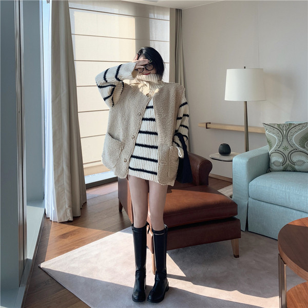 Μακρύ και ευρύ ριγέ πουλόβερ με κολάρο 