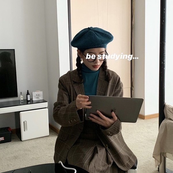 Γυναικείο πλεκτό καπέλο σε διάφορα χρώματα