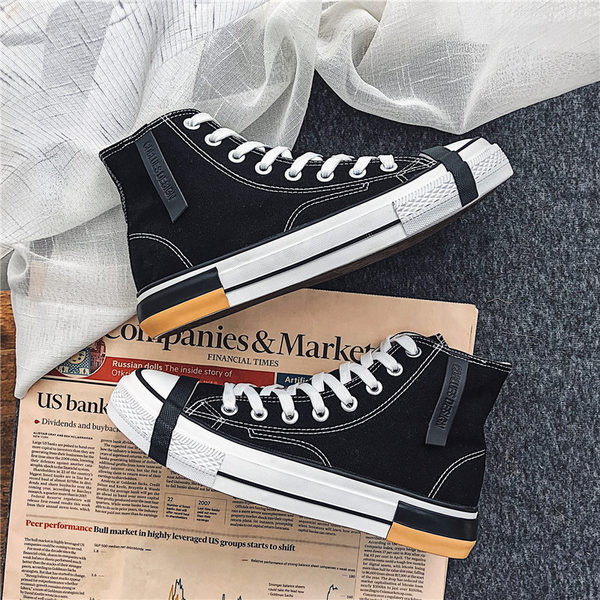 Μοντέρνα ανδρικά αθλητικά παπούτσια με κορδόνια σε λευκό και μαύρο χρώμα