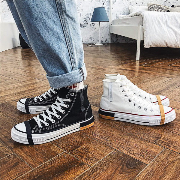 Μοντέρνα ανδρικά αθλητικά παπούτσια με κορδόνια σε λευκό και μαύρο χρώμα