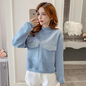 Μοντέρνα γυναικεία μπλούζα με τσέπες και κολάρο με μπλε και πράσινο χρώμα