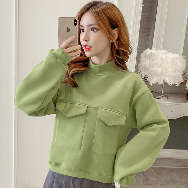 Μοντέρνα γυναικεία μπλούζα με τσέπες και κολάρο με μπλε και πράσινο χρώμα