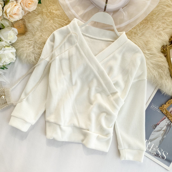 Casual Γυναικείες μπλούζες με λαιμόκοψη και μανίκια 3/4 σε λευκό και μπεζ χρώμα