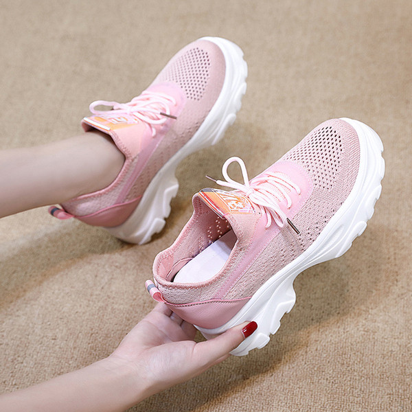 Καθημερινά γυναικεία παπούτσια με δίχτυ σε μαύρο, λευκό και ροζ χρώμα