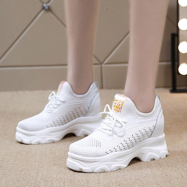 Καθημερινά γυναικεία παπούτσια με δίχτυ σε μαύρο, λευκό και ροζ χρώμα