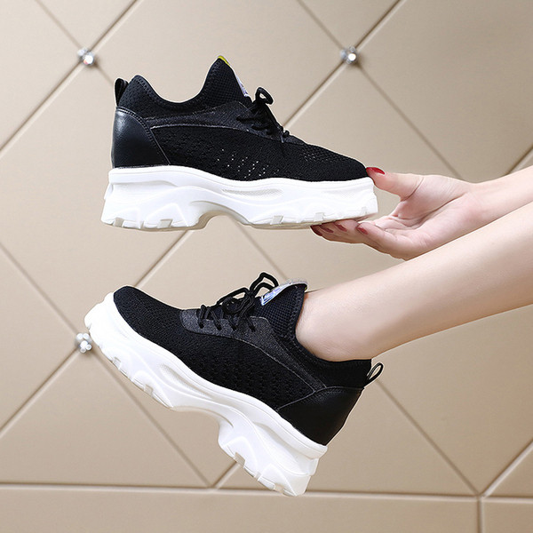 Καθημερινά γυναικεία παπούτσια με δίχτυ σε μαύρο, λευκό και ροζ χρώμα