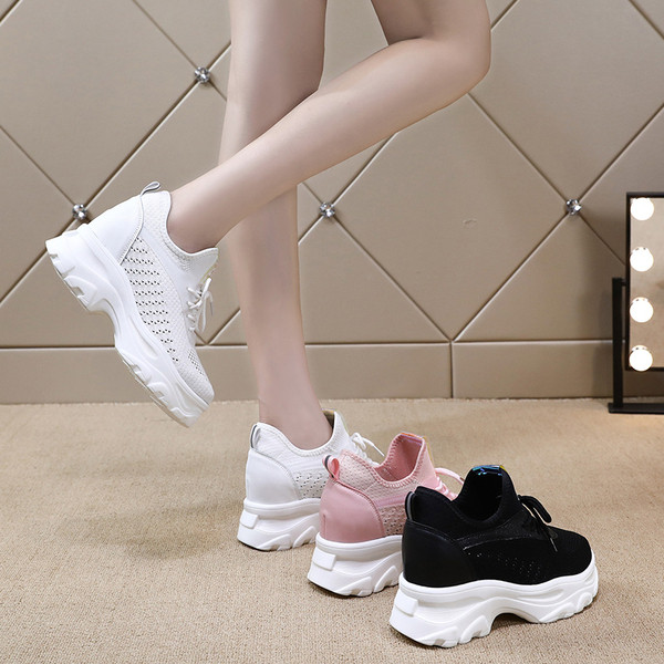Καθημερινά γυναικεία παπούτσια με δίχτυ σε μαύρο, λευκό και ροζ χρώμα