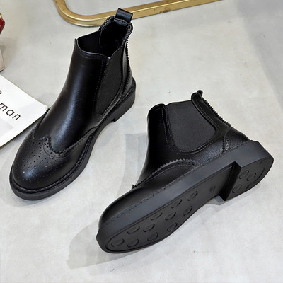 Γυναικείες έκο δερμάτινες μπότες μυτερό μοντέλο σε μαύρο χρώμα