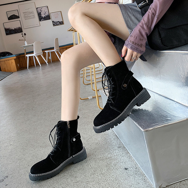Γυναικείες casual μπότες σουέτ με μαύρους δεσμούς - δύο μοντέλα