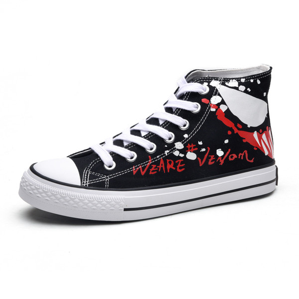 Μοντέρνα αθλητικά ανδρικά παπούτσια  με κορδόνια και εφαρμογές σε λευκό και μαύρο χρώμα