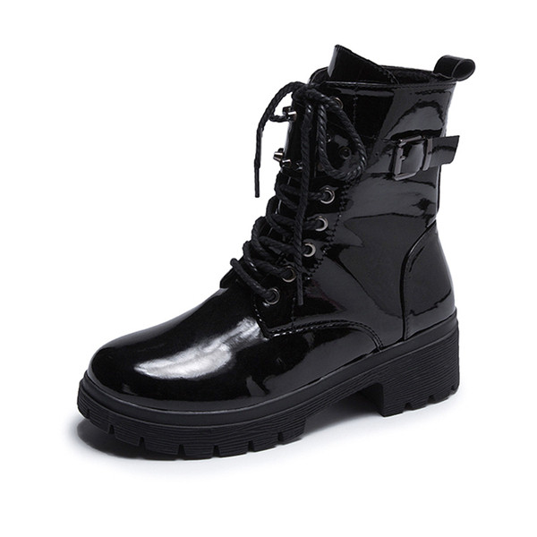 Casual γυνασικείες μπότες με κορδόνια σε λευκό και μαύρο χρώμα