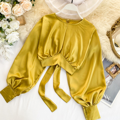 Lezser női rövid blúz nyakkendővel és ovális nyakkivágással több színben