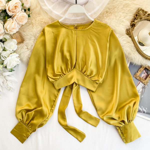 Lezser női rövid blúz nyakkendővel és ovális nyakkivágással több színben