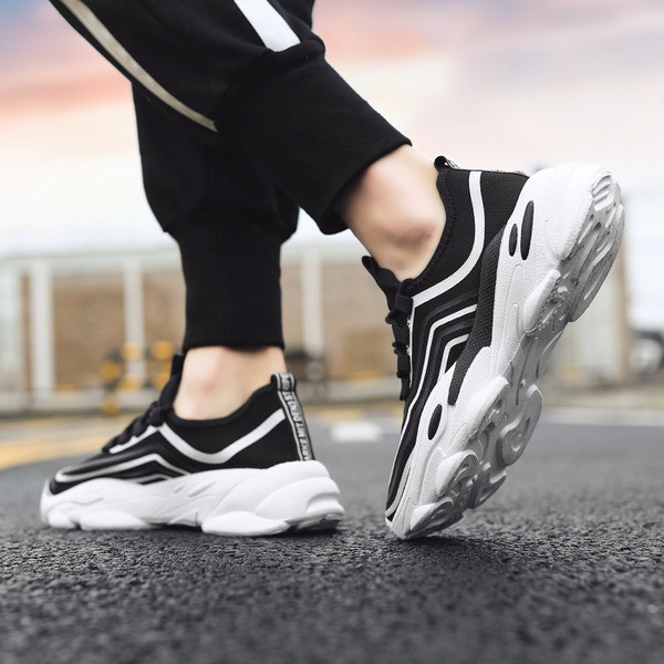 Adidasi moderni pentru barbati cu sireturi si talpa groasa in alb, negru si galben