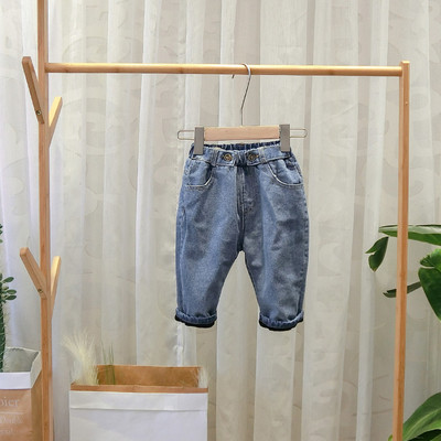 Νέο μοντέλο μοντέρνα παιδικά τζιν με τσέπες και μαλακή επένδυση σε μπλε χρώμα