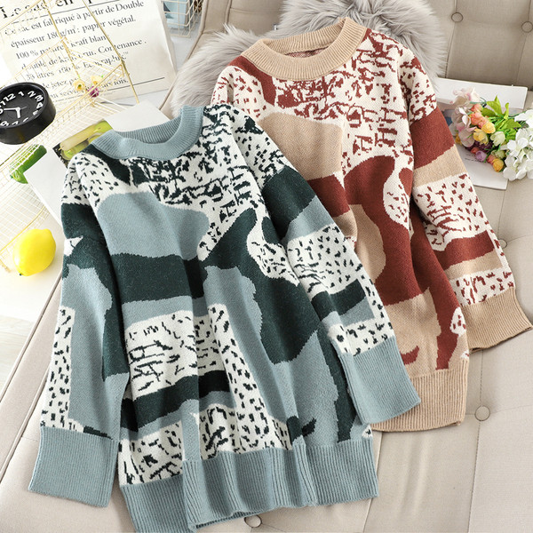 Γυναικείο casual πουλόβερ με ωοειδές λαιμόκοκκο και χρωματικό μοτίβο σε τρία χρώματα