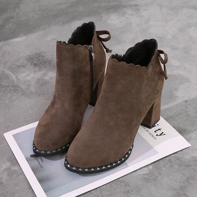 Ghete de dama moderne din piele intoarsa cu toc gros in negru si maro