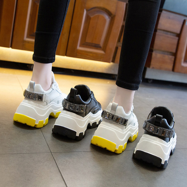 Νέο μοντέλο μοντέρνα γυναικεία αθλητικά παπούτσια σε δύο χρώματα