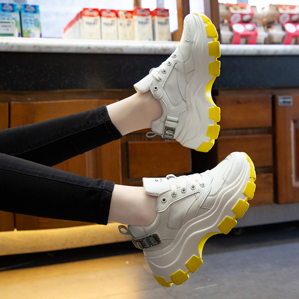 Νέο μοντέλο μοντέρνα γυναικεία αθλητικά παπούτσια σε δύο χρώματα