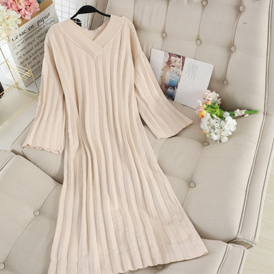 Alkalmi női ruha spitz nyakkivágással, több színben