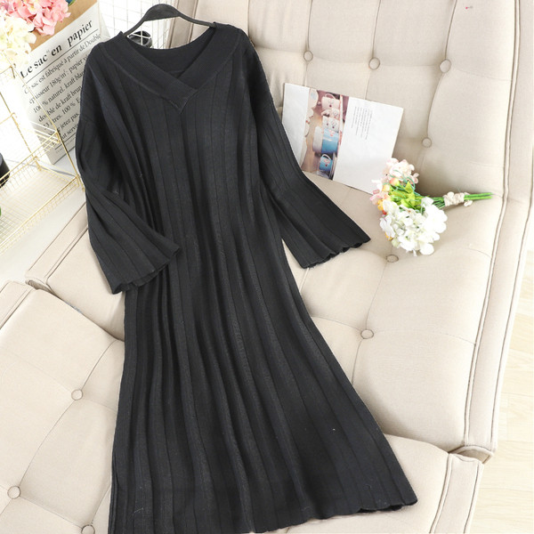 Alkalmi női ruha spitz nyakkivágással, több színben