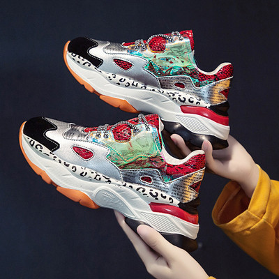 ÚJ Modern női tornacipő színes rátéttel és durva talppal